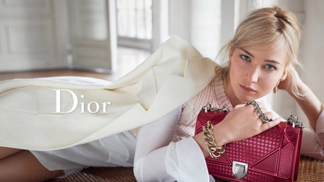 Дженифър Лорънс и новите чанти за пролет 2016