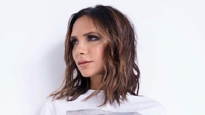 Чатбот „разведе“ Виктория Бекъм във Facebook