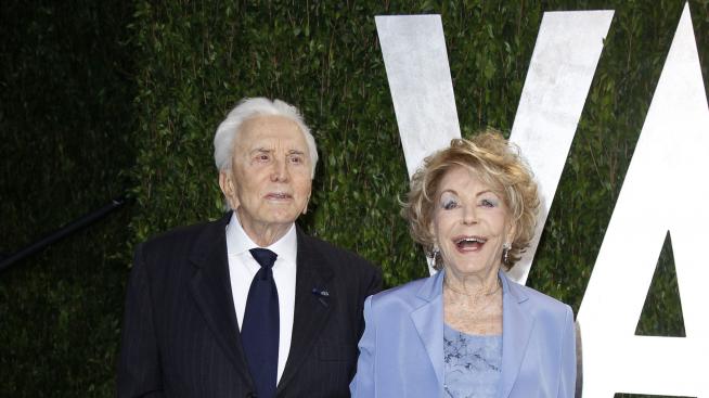 Кърк Дъглас иска да дари 50 милиона долара на благотворителни организации