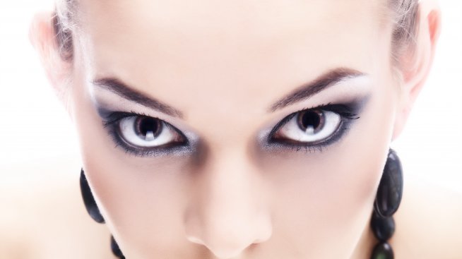 Как да направите очите си визуално по-големи (Видео)