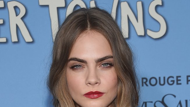 Кара Делевин изоставя музикалната си кариера