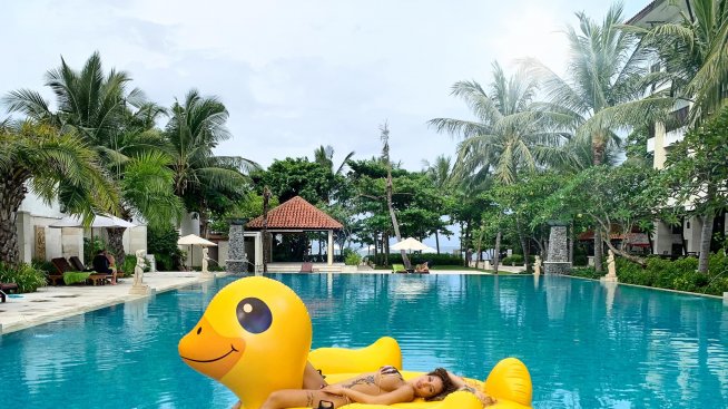 Джулиана Гани показва прелести на остров Бали