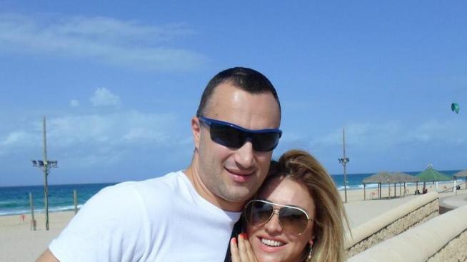 Фолкпевицата Рени се развежда с мъжа си?