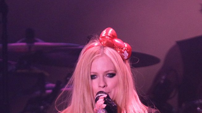 Аврил Лавин страда от мистериозно заболяване