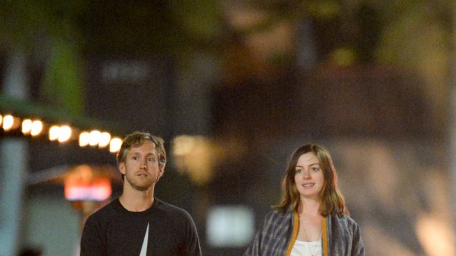 Ан Хатауей ще има момиченце