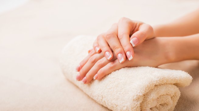 4 причини за жълти нокти