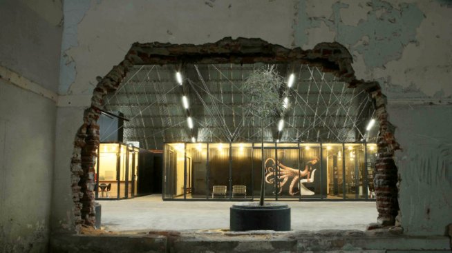 Между реалност и фикция