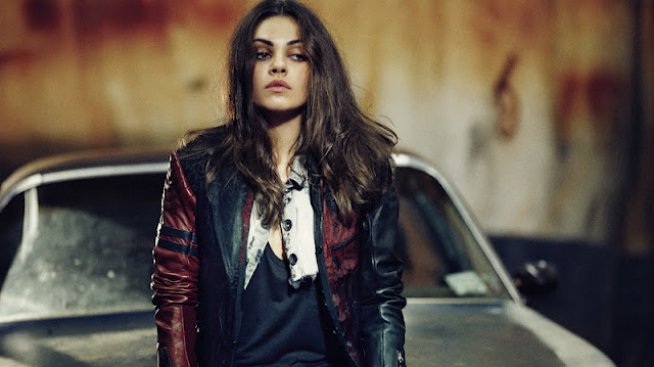 Мила Кунис живее скромен живот