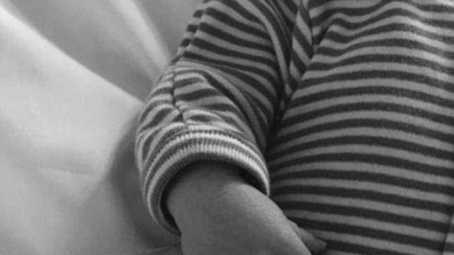 Роузи дари Джейсън Стейтъм с момче