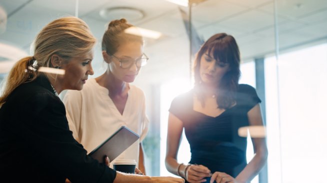 Как да се справите с неприятните разговори в офиса