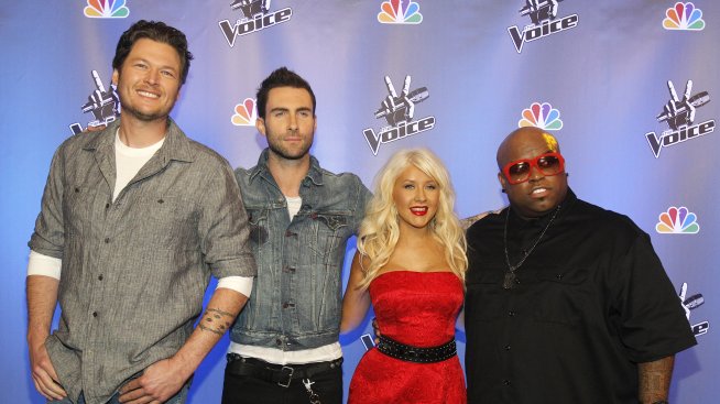 Адам Лавин защити теглото на Кристина Агилера