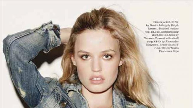 Джорджа Мей Джагър в кожа, деним и дантела