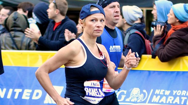 Пам Андерсън е „разглобена и насинена“ след маратона в Ню Йорк
