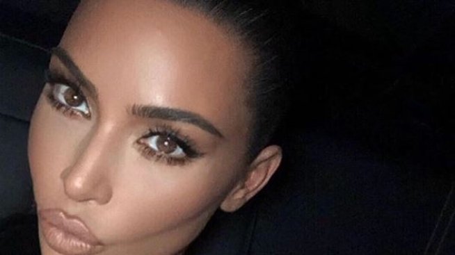 Ким Кардашян плаща наема на затворник