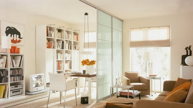 Прозрачни стени преструктурират пространството