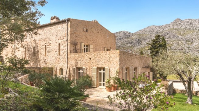 Прекрасна историческа къща в Майорка