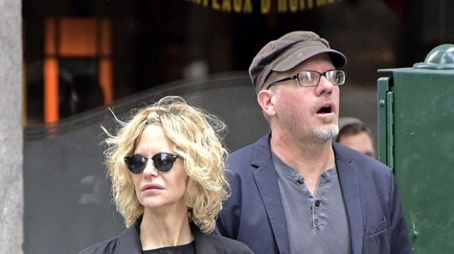 Мег Райън в компанията на мистериозен непознат