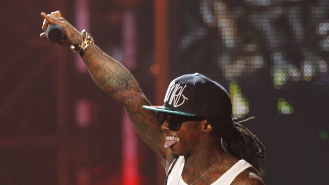 Лил Уейн щял да раздава пуйки