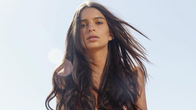 Без задръжки: Емили Ратайковски свали всичко