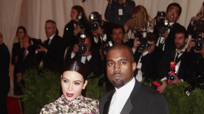 Ким Кардашян полудява изолирана у дома