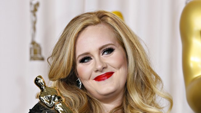 Адел готви тайна сватба през лятото