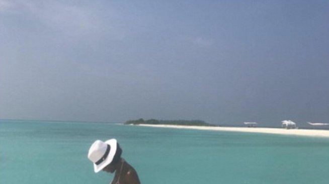 Горещи тела и плажна идилия по Нова година