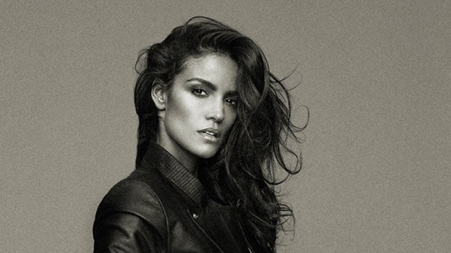 Новото име на сексапила – София Резинг