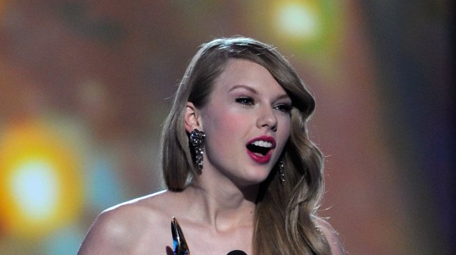 И Тейлър Суифт ще прави парфюм