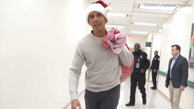 Барак Обама зарадва деца за Коледа