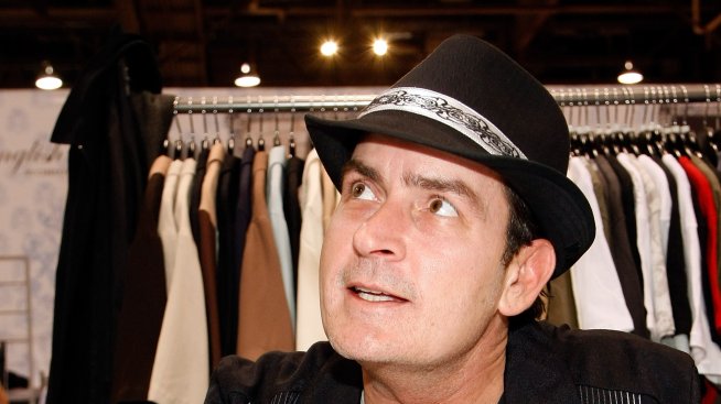 Чарли Шийн поиска пълно попечителство над децата си