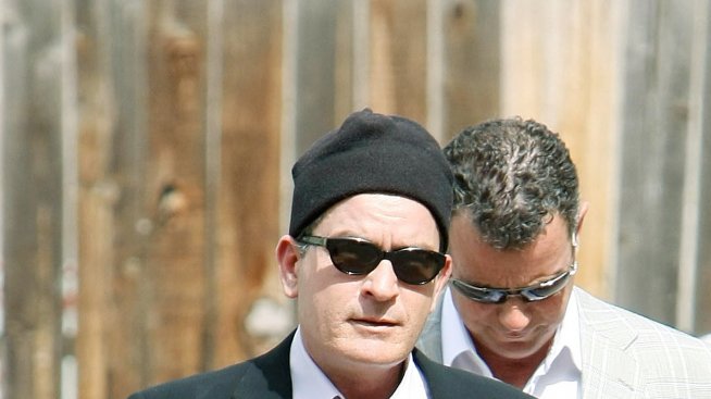 Чарли Шийн герой в документален филм