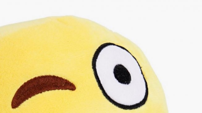 Усмихни се: Пантофки-емотикони, а и още нещо...