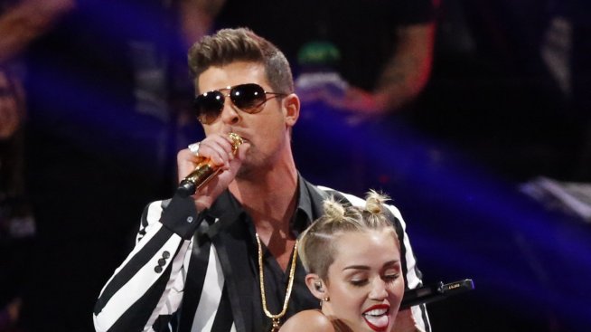 Майли спря да следва Лиъм в Twitter