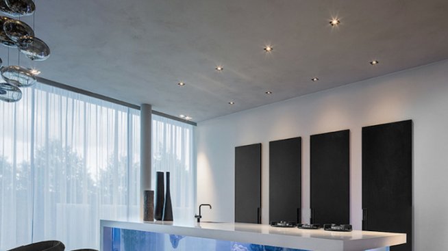 Аквариум в кухнята – океански стил у дома