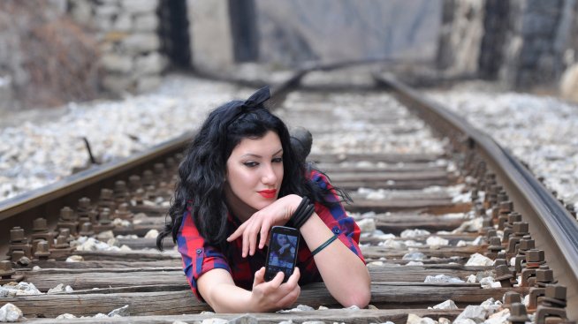 Опасна тенденция: Младежи, които рискуват живота си заради селфи