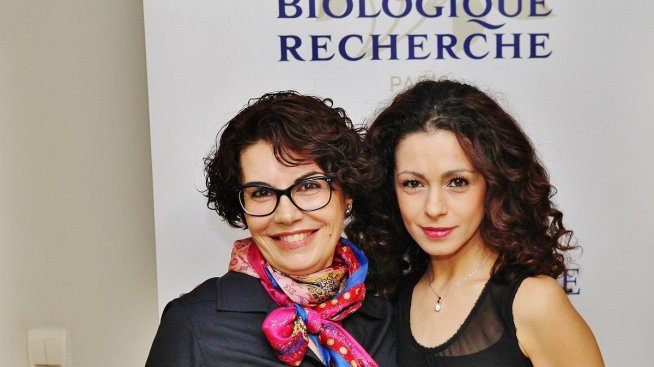 Актрисата Елена Петрова се разкрасява с козметика от бъдещето