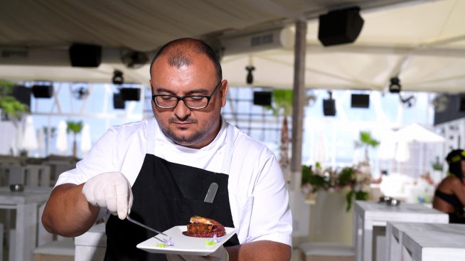 Рецептите на шеф Владимир Ангелов: Агнешки бургер