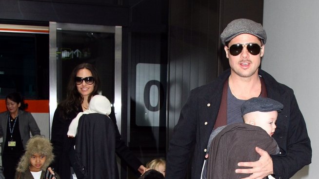 Анджелина праща писма на Дядо Коледа