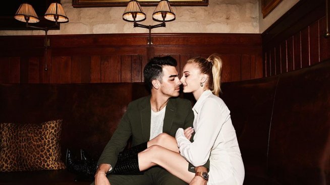 Джо Джонас и Софи Търнър платили цяло състояние за Малдивите