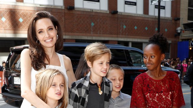 Анджелина и Брад готови да заровят томахавките