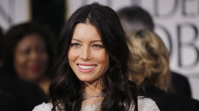 Джесика Бийл не спира да говори за бъдещата си сватба