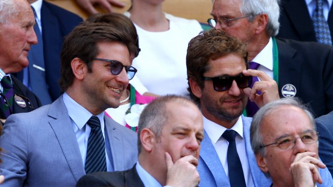 Брадли Купър и Джерард Бътлър се забавляват по мъжки на Уимбълдън