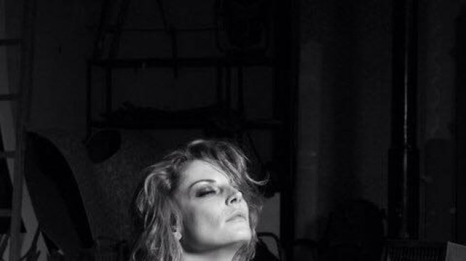 Еротично от Теодора Духовникова: Нула комплекс, че съм жена!