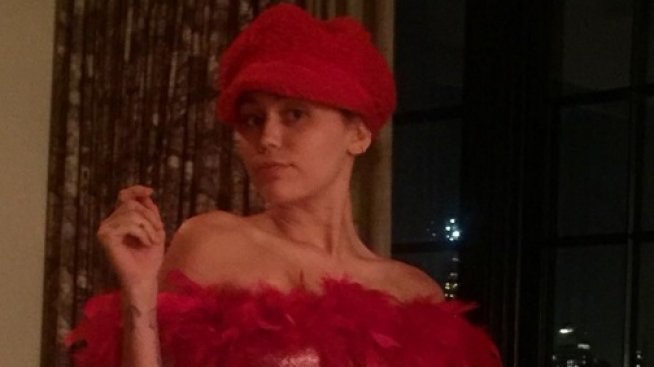 Майли стана гадже за пример