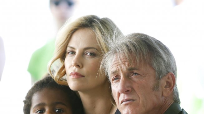 Чарлийз Терон осинови момиченце