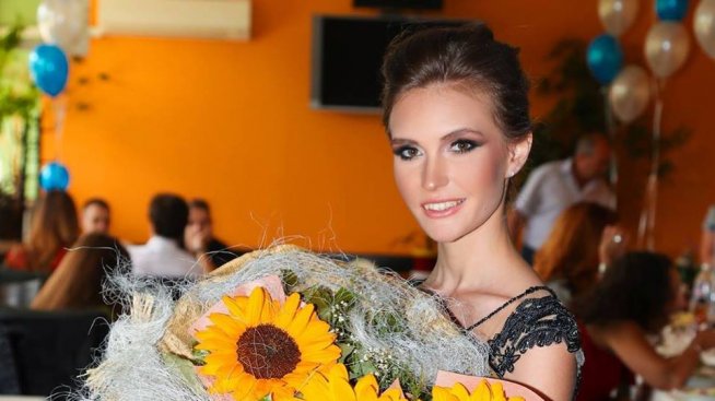 Родна красавица попадна в Топ 10 на Мис Свят