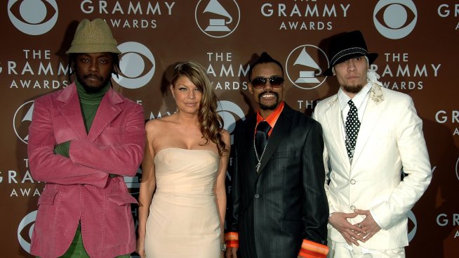 Black Eyed Peas отварят музикално училище