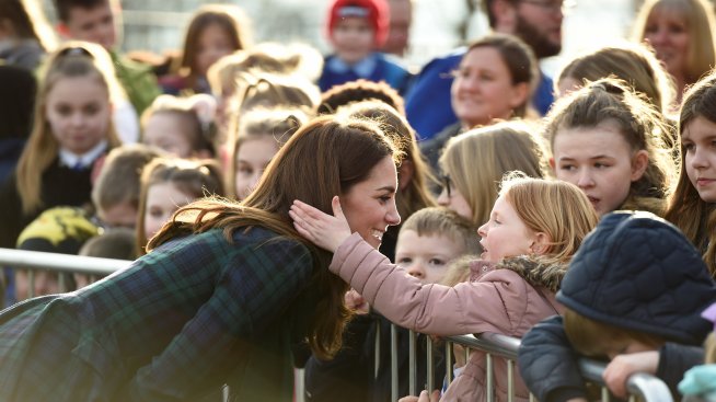 С коса като коприна: Кейт очарова дете в Шотландия