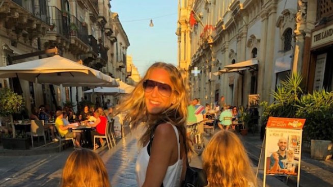 Сара Джесика Паркър с близначките в Сицилия