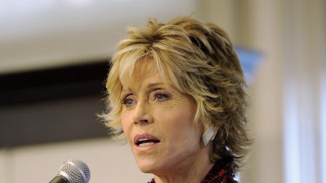 Джейн Фонда се окъпала с прахта на кремираното си куче